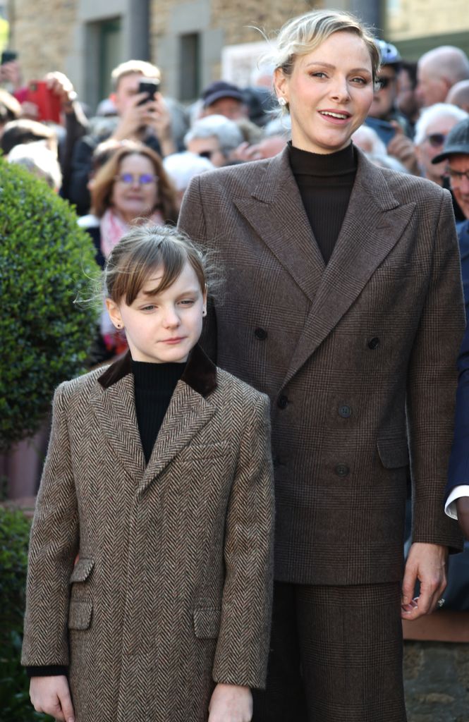 mother and daughter in matching outfits 