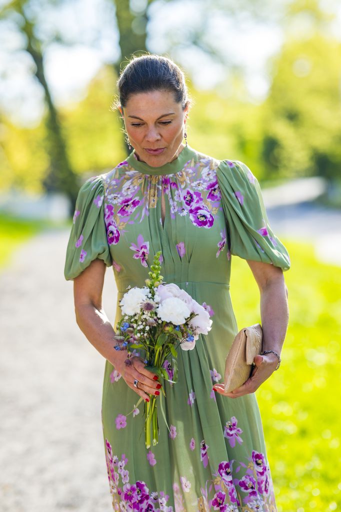 La princesa princesa princesa con un vestido verde
