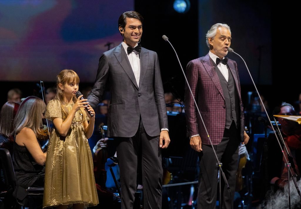 Andrea Bocelli avec sa fille Virginia Bocelli et son fils Matteo Bocelli à l'O2 Arena de Greenwich 