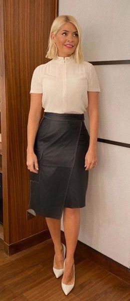 We NEED Holly Willoughby's sexy leather skirt and white heels combo ...