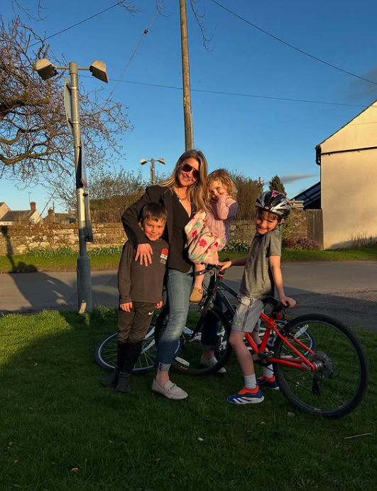 Helen Skelton and her three children posing during a sunset