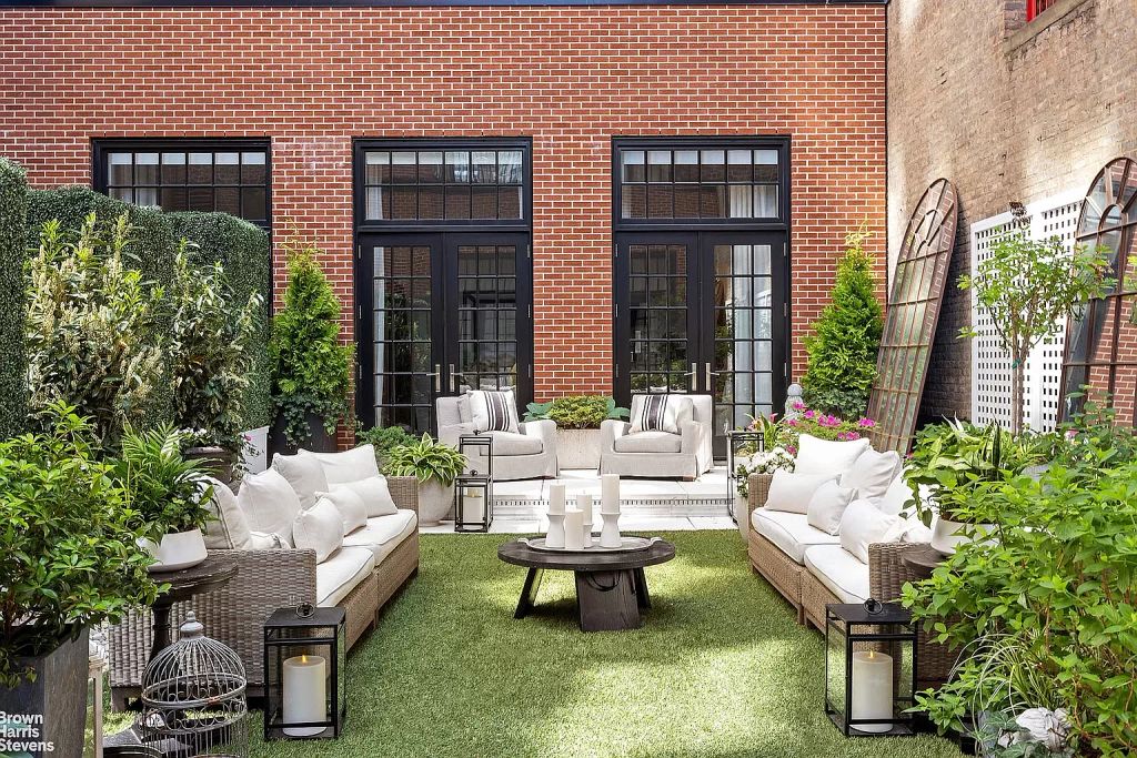 Central terrace at Jennifer Lopez's Whitman apartment in NYC