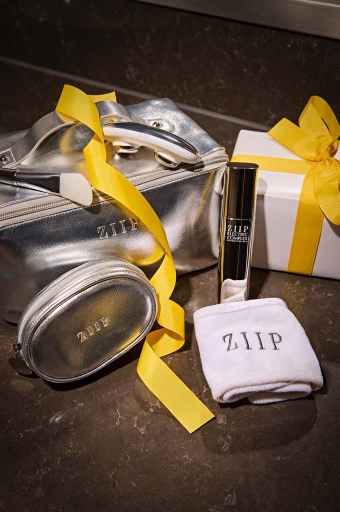 The device comes with the ZIIP Electric Complex Conductive Gel