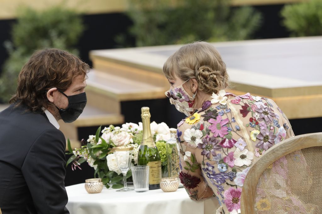 O cabelo trançado de Taylor Swift no Grammy 2021