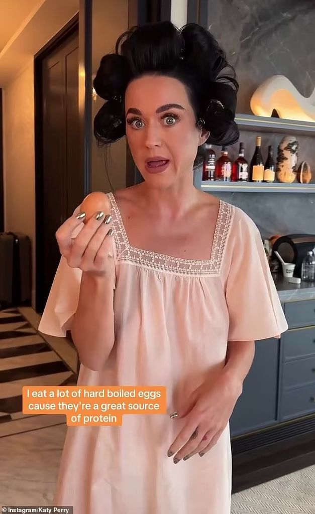 katy perry cracking eggs