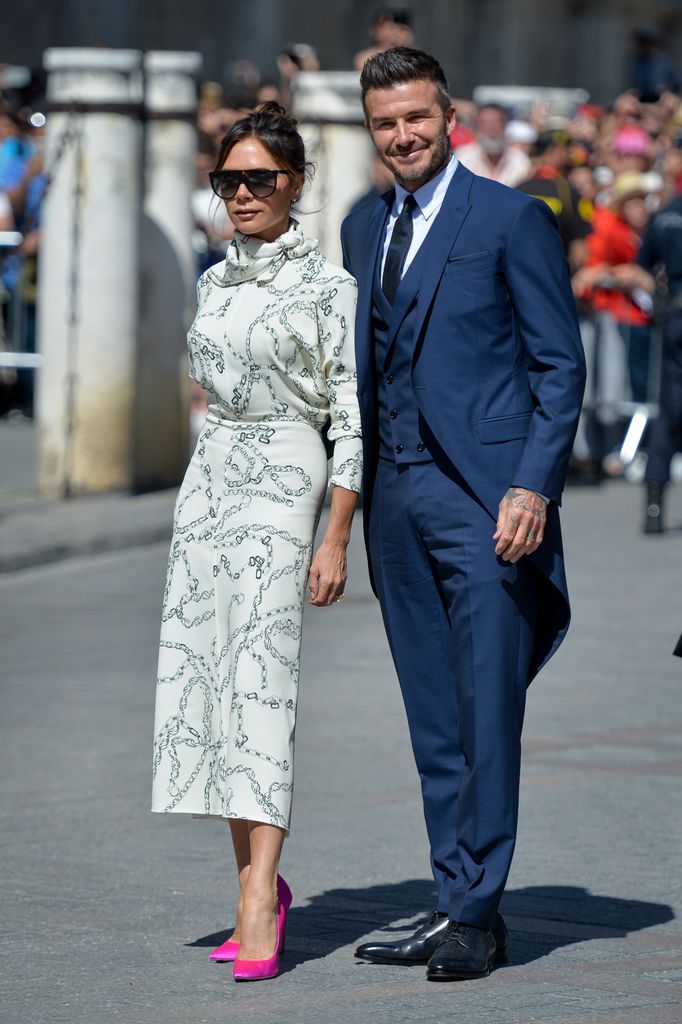 Victoria Beckham posed with david in smart dress