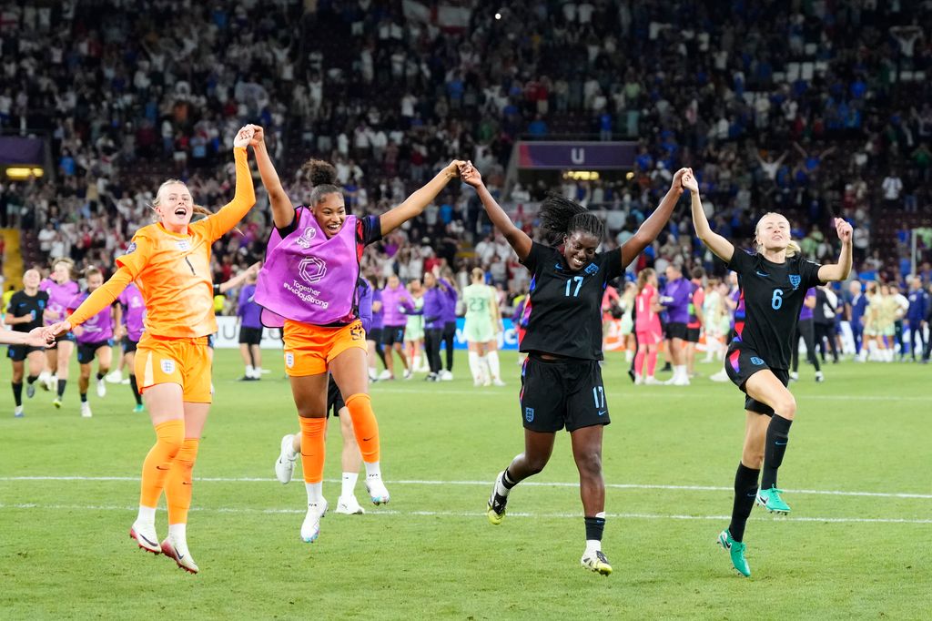Michelle Agyemang, forward of England and Arsenal FC, and her teammates celebrate victory after the UEFA Womens EURO 2025 Semi-Final 