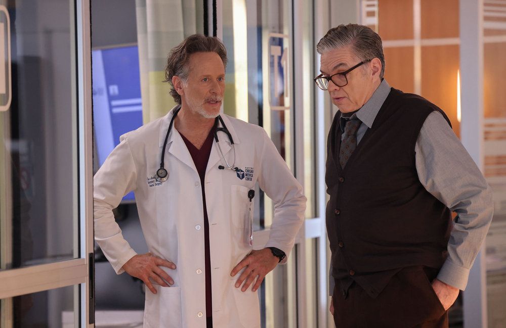Steven Weber as Dr. Dean Archer, Oliver Platt as Dr. Daniel Charles in Chicago Med