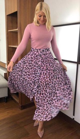 holly willoughby leopard pink skirt instgaram