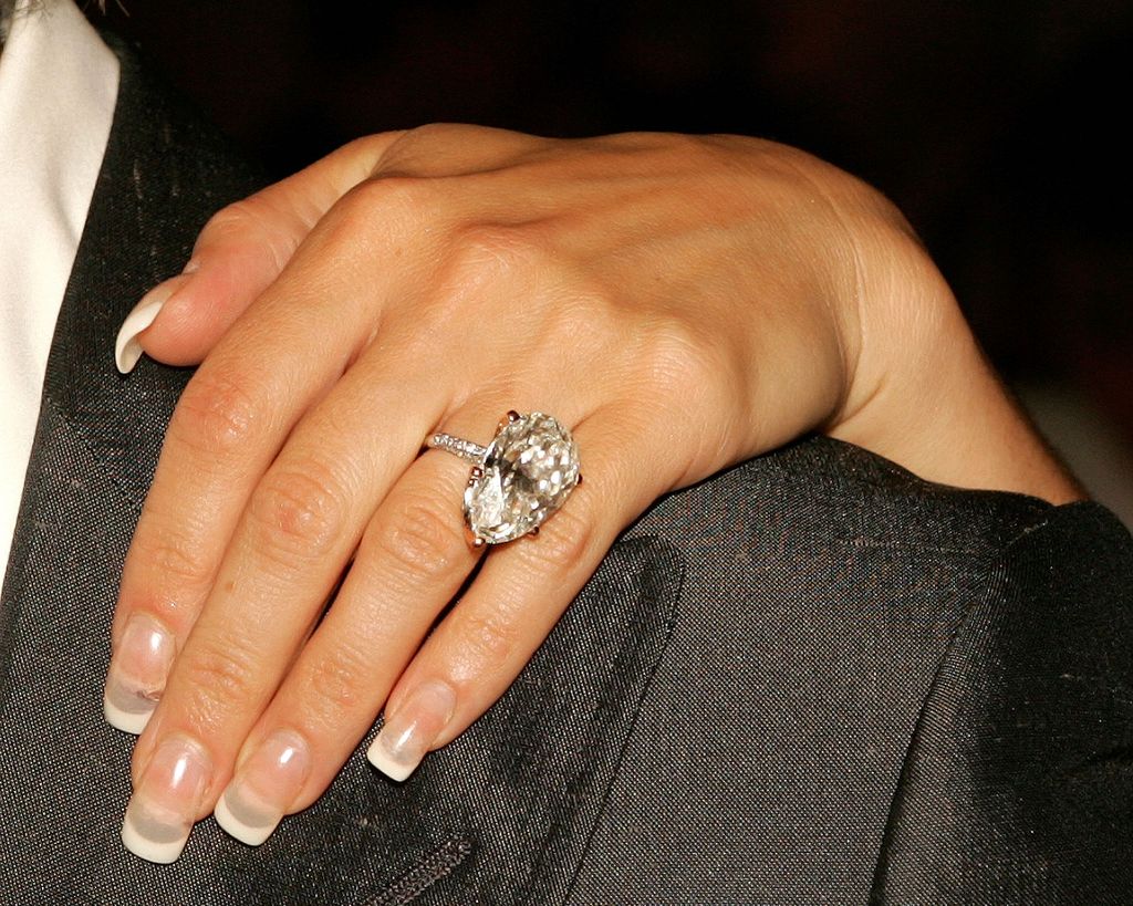 Victoria Beckham shows off her ring and French manicure in 2005