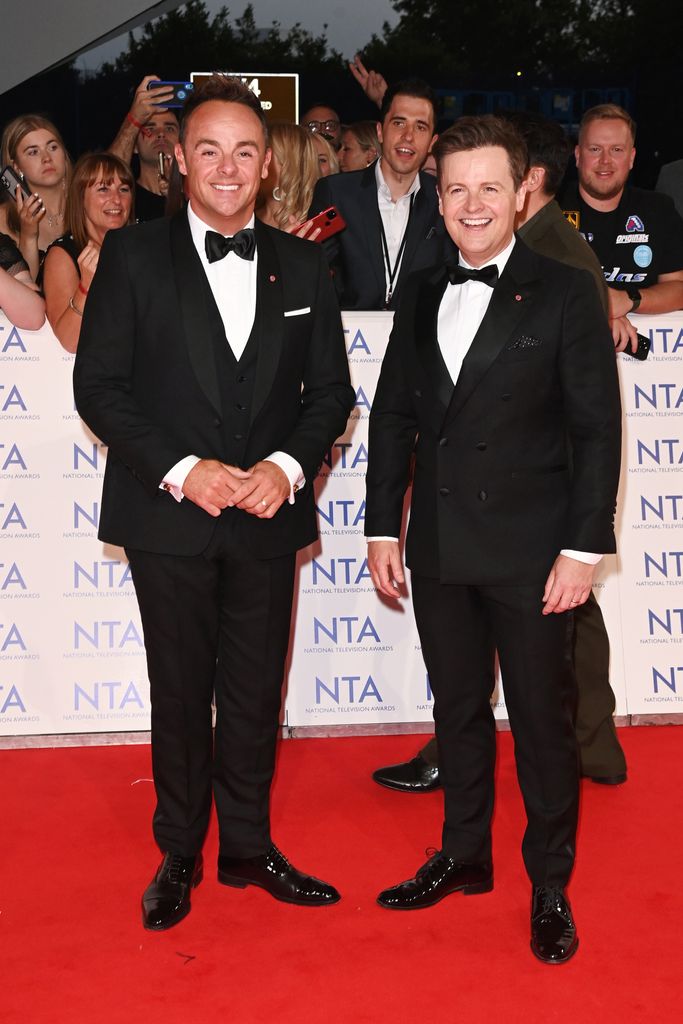     Anthony McPartlin e Declan Donnelly chegam ao National Television Awards 2023 na O2 Arena