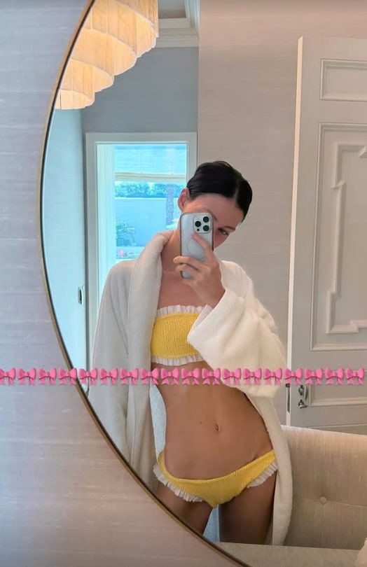 The Floria-born beauty opted for a sunshine yellow bikini