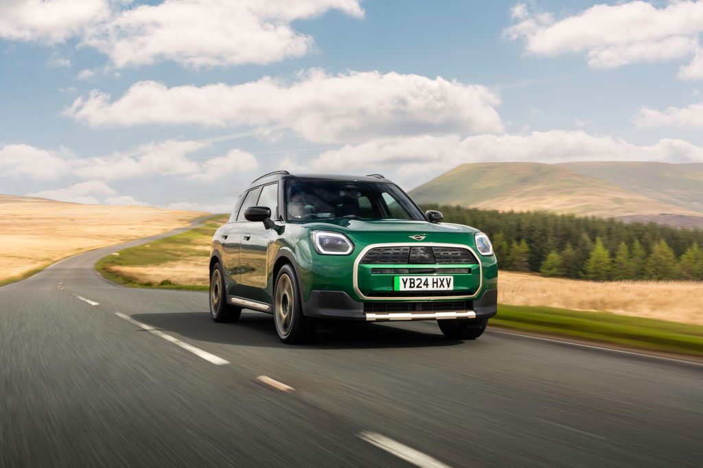 We took the MINI Countryman to Goodwood Revival to cruise to the historic motor meeting in style