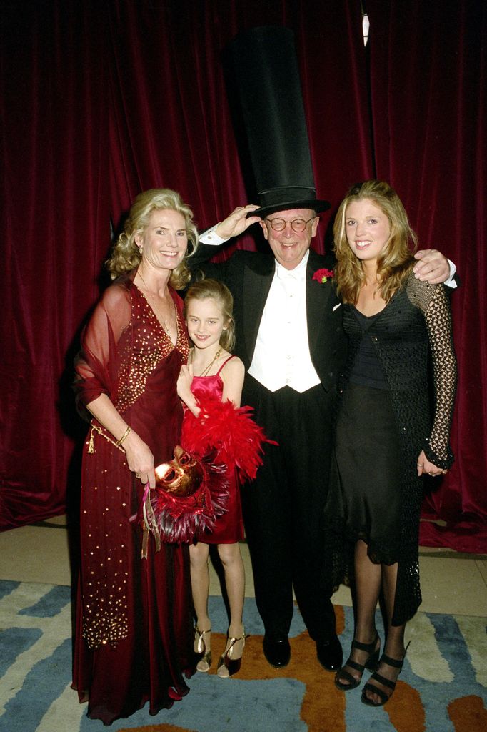 Lady Mary Gaye with her ex-Husband Christopher Shaw and a 10-year-old Cressida Bonas and elder sister Georgiana, 20
