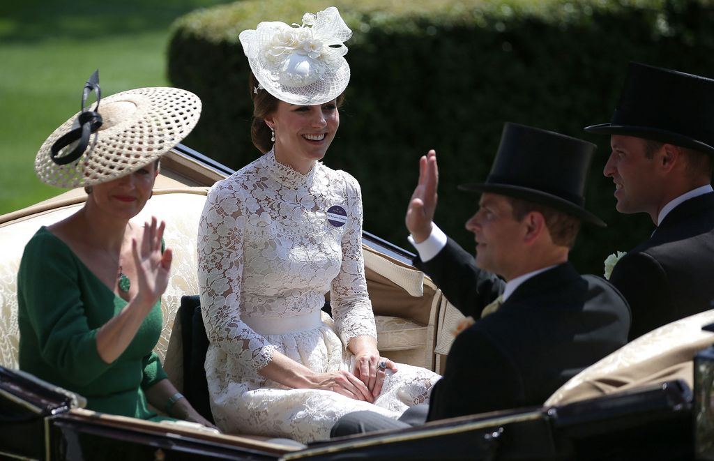 Kate in carriage with William, Sophie, and Edward