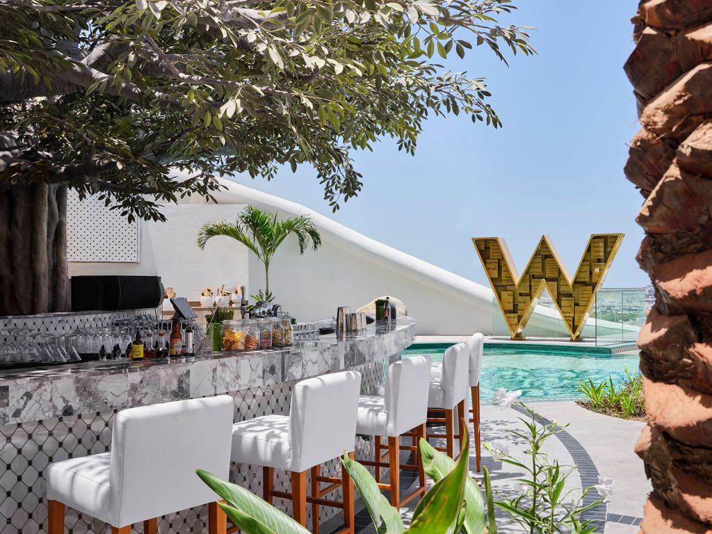 The W's bar and infinity pool