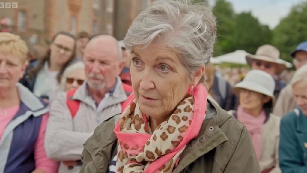 Antiques Roadshow guest was shocked by the high valuation of her brooch