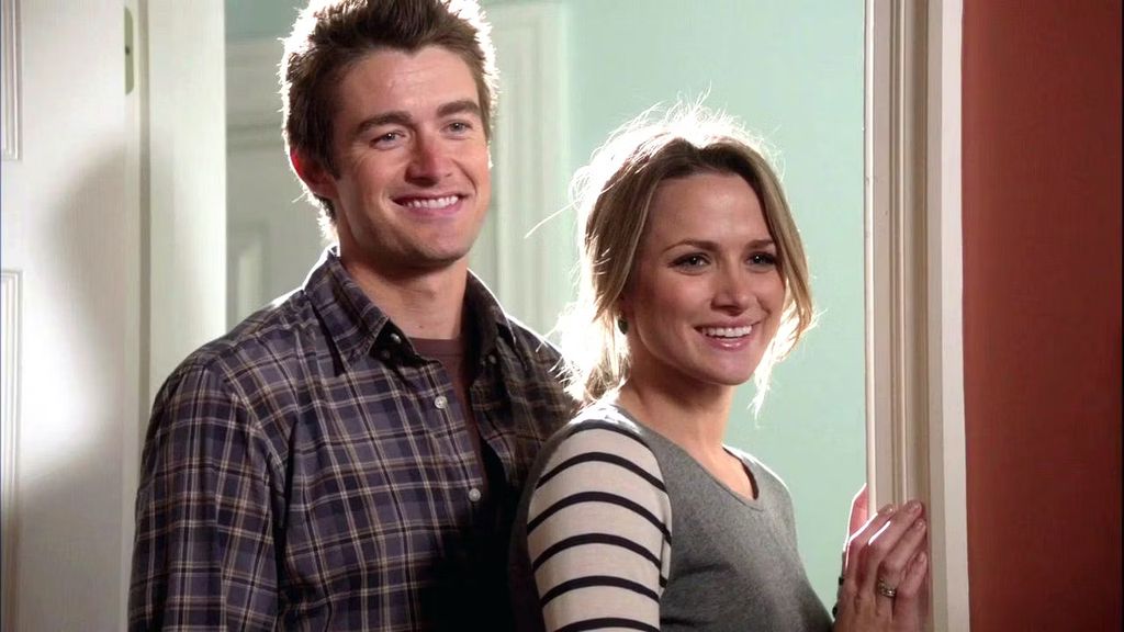 Robert Buckley and Shantel VanSanten as Clay and Quinn Evans in One Tree Hill