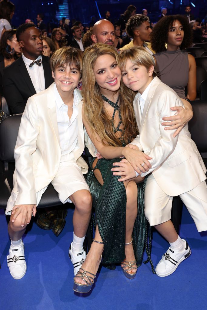Shakira e seus dois filhos, Milan e Sasha, participam do 24º Grammy Latino Anual em 16 de novembro de 2023 em Sevilha, Espanha.