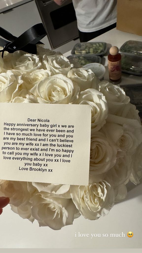 Nicola Peltz's white roses and note from Brooklyn Beckham