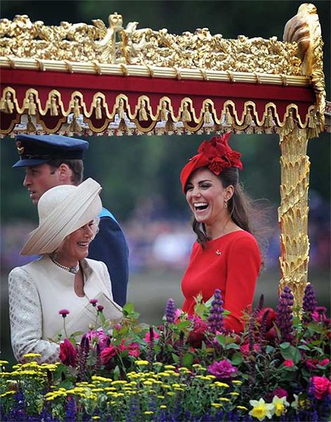 kate middleton and duchess of cornwall river pageant