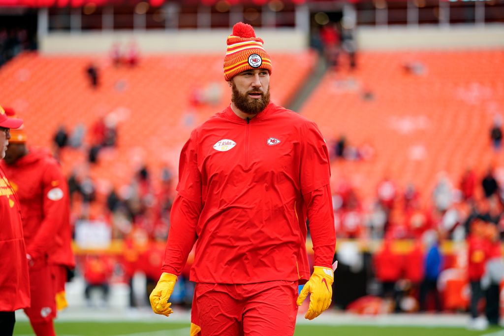 Travis Kelce #87 of the Kansas City Chiefs warms up prior to an NFL football game against the Los Angeles Chargers