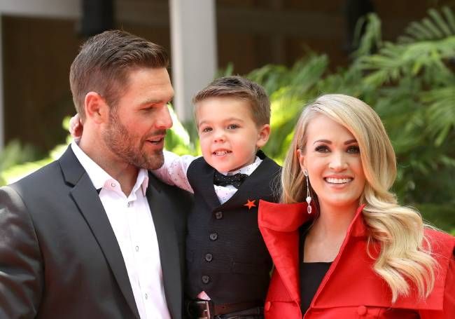 carrie underwood mike fisher son