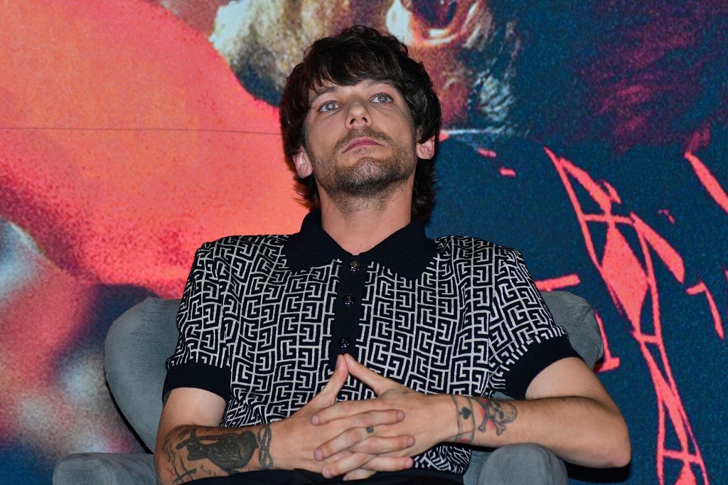 Louis Tomlinson looking sullen