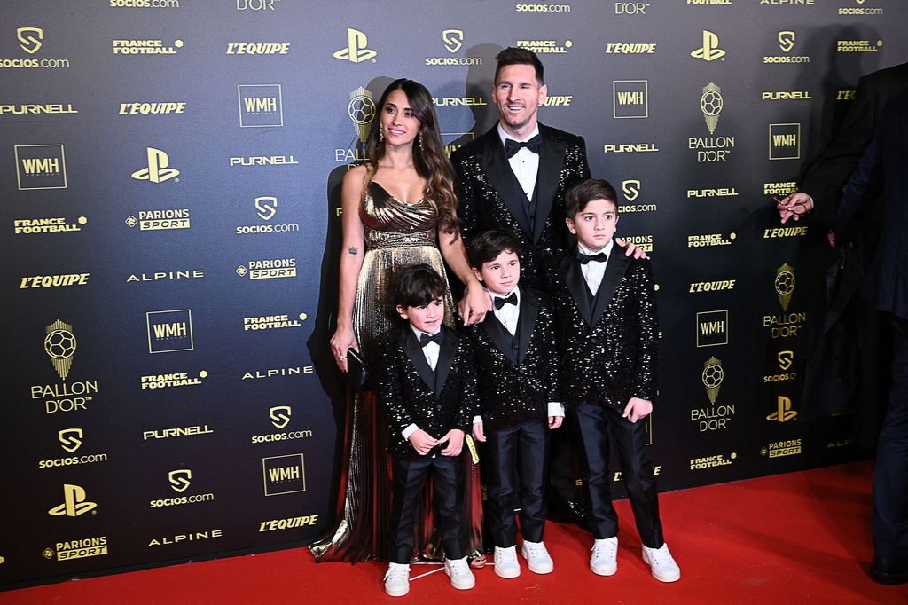Lionel Messi with his wife and their children