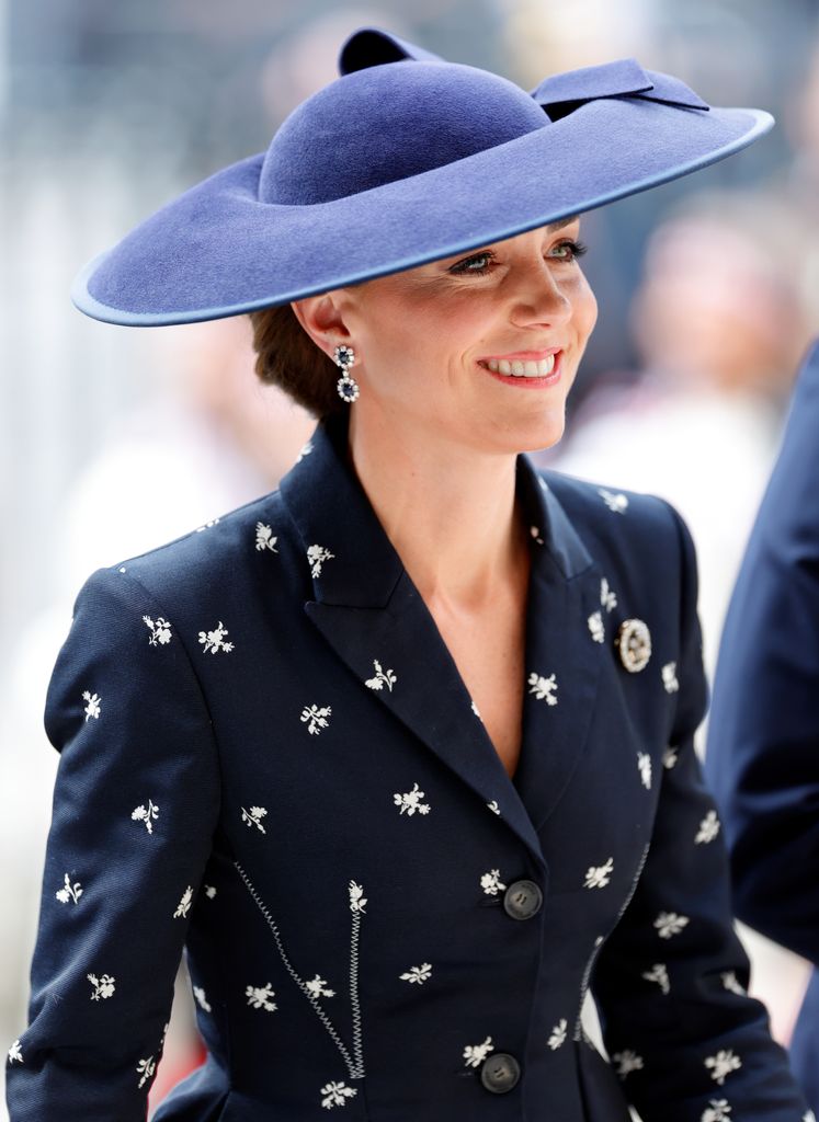 Kate Middleton mengenakan jaket Erderm saat kebaktian Commonwealth Day 2023 di Westminster Abbey pada 13 Maret 2023 di London, Inggris. 