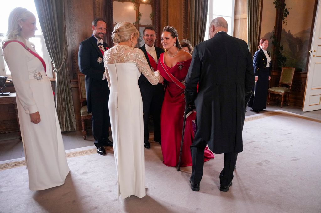 norwegian royals at gala dinner with french president and brigitte macron
