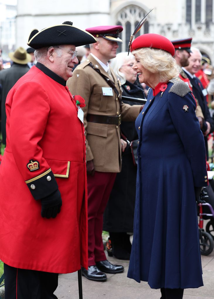 Queen Camilla speaking with a Chelsea Pensioner 