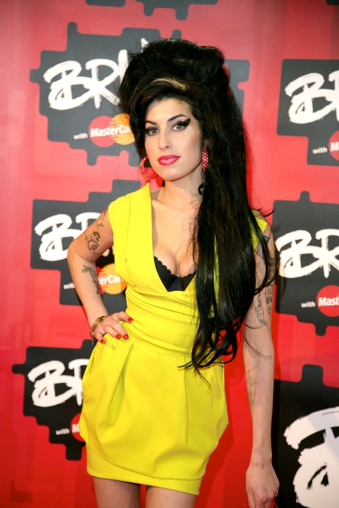 Amy Winehouse in yellow dress