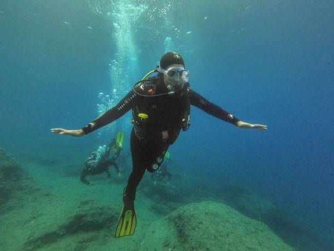 priyanka chopra scuba diving