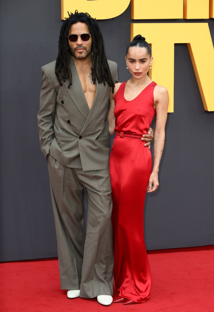 zoe kravitz e lenny kravitz na estreia do blink twice em londres