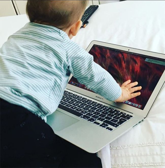 alex jones son teddy on laptop