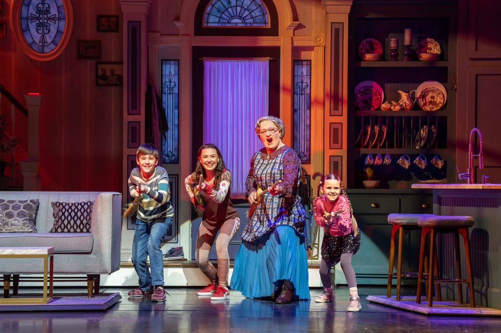 Mrs Doubtfire dancing on stage with kids