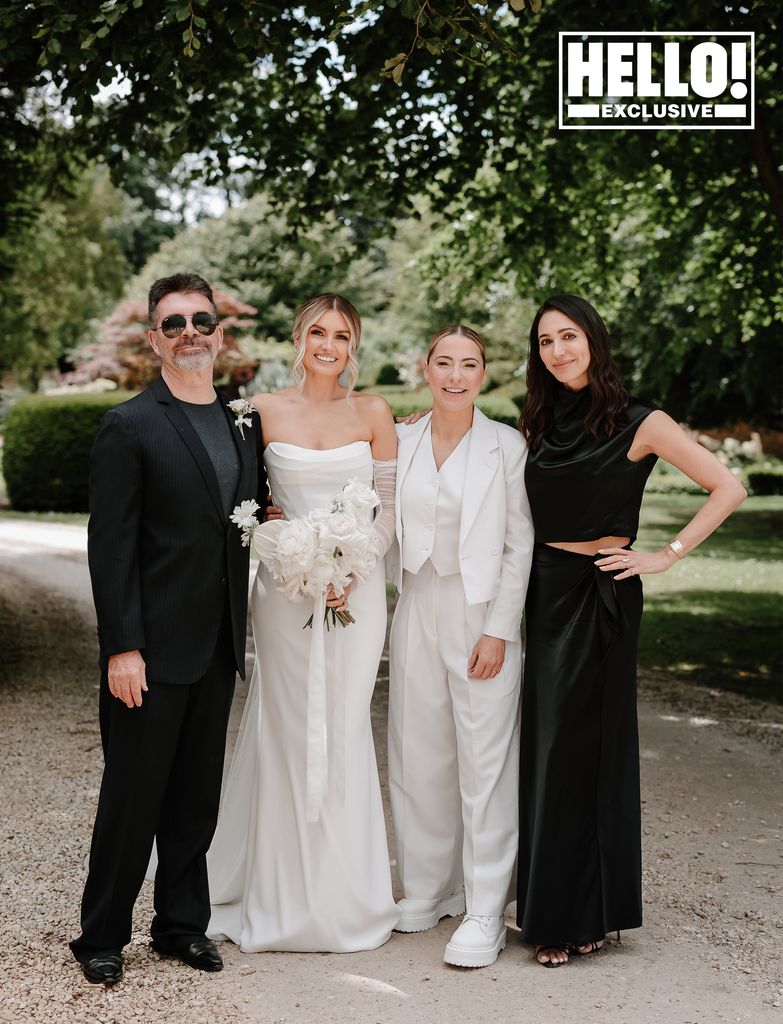 Simon Cowell et Lauren Silverman posent avec Lucy Spraggan après son mariage
