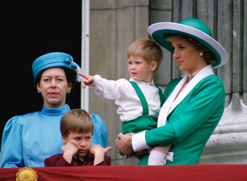 diana and harry in green at buckingham palace 