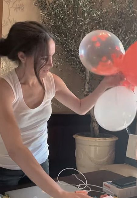 Meghan Markle makes balloon arch for Archies birthday