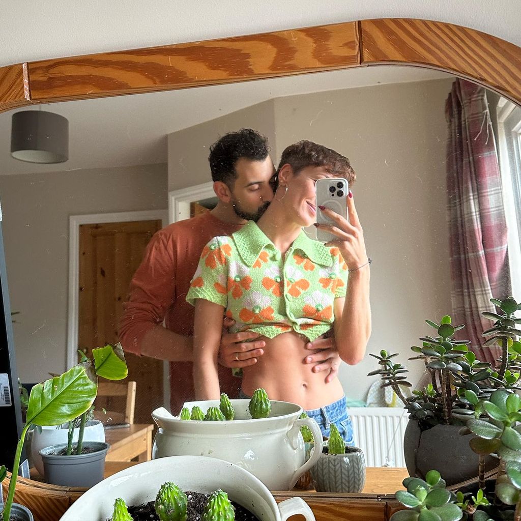 lauren oakley mirror selfie with husband 