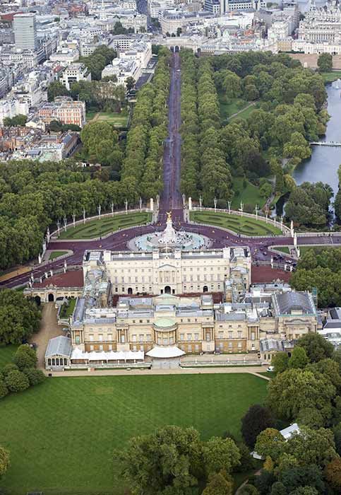 2 Buckingham Palace garden