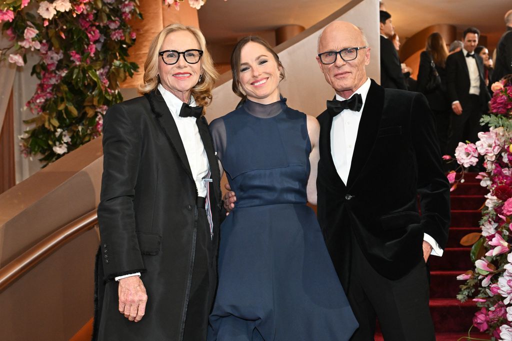 Amy Madigan, Lily Dolores Harris et Ed Harris à la 83e cérémonie annuelle des Golden Globes qui s'est tenue au Beverly Hilton le 11 janvier 2026 à Beverly Hills, Californie.