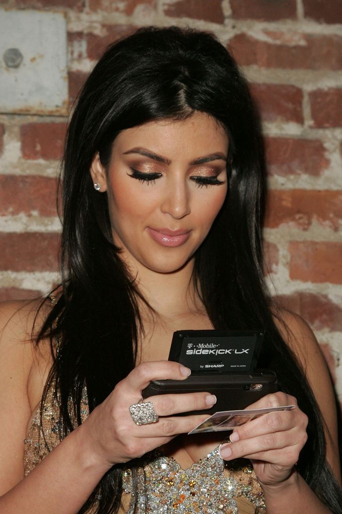 Kim Kardashian envoie des SMS en 2007