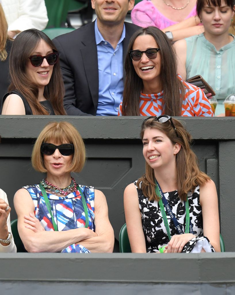 Anna Wintour sentada cerca de Pippa Middleton en Wimbledon en 2016
