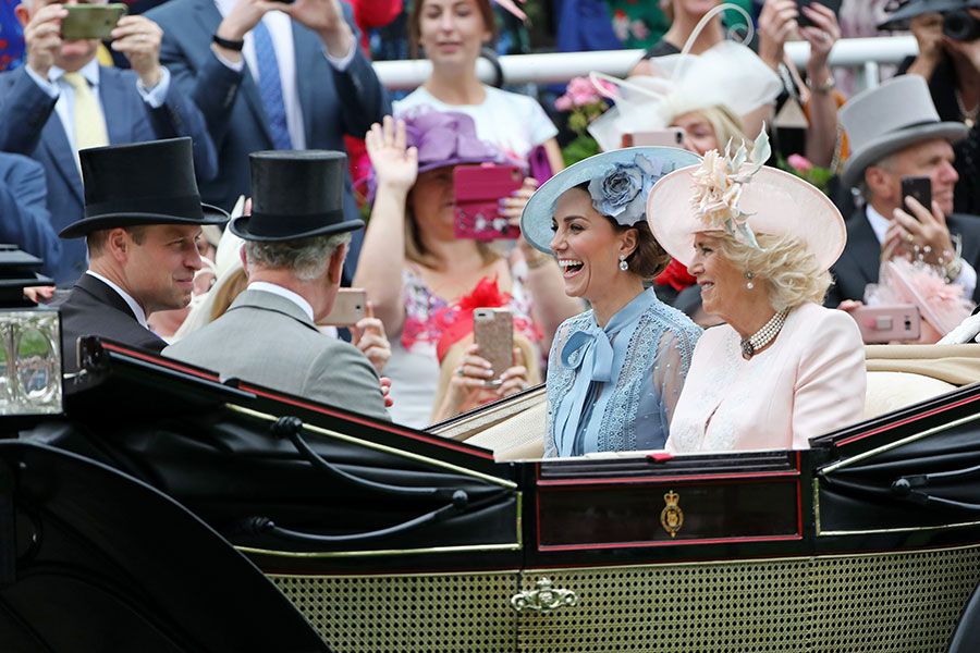 kate middleton laughing ascot carriage