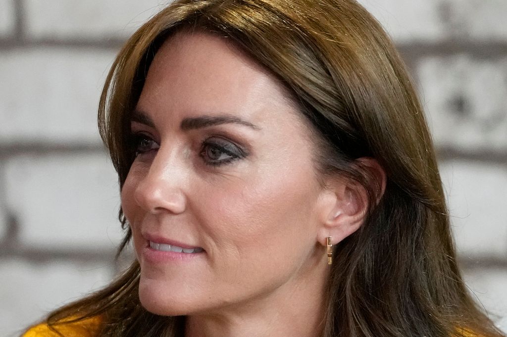 Kate Middleton wearing Issy Star earrings