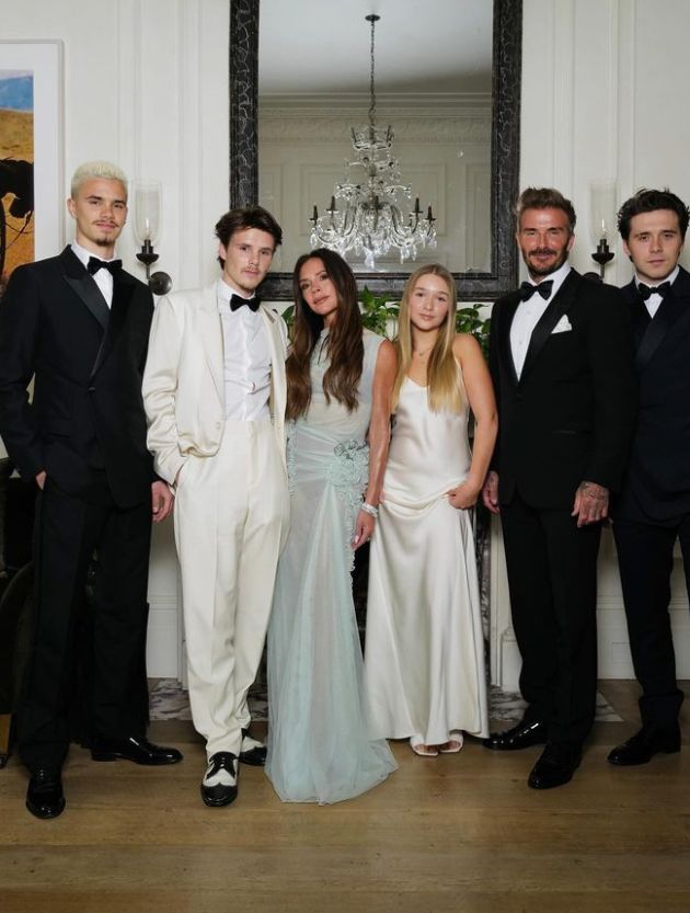 Romeo Beckham with Cruz Beckham, Victoria Beckham, Harper Beckham, David Beckham and Brooklyn Beckham