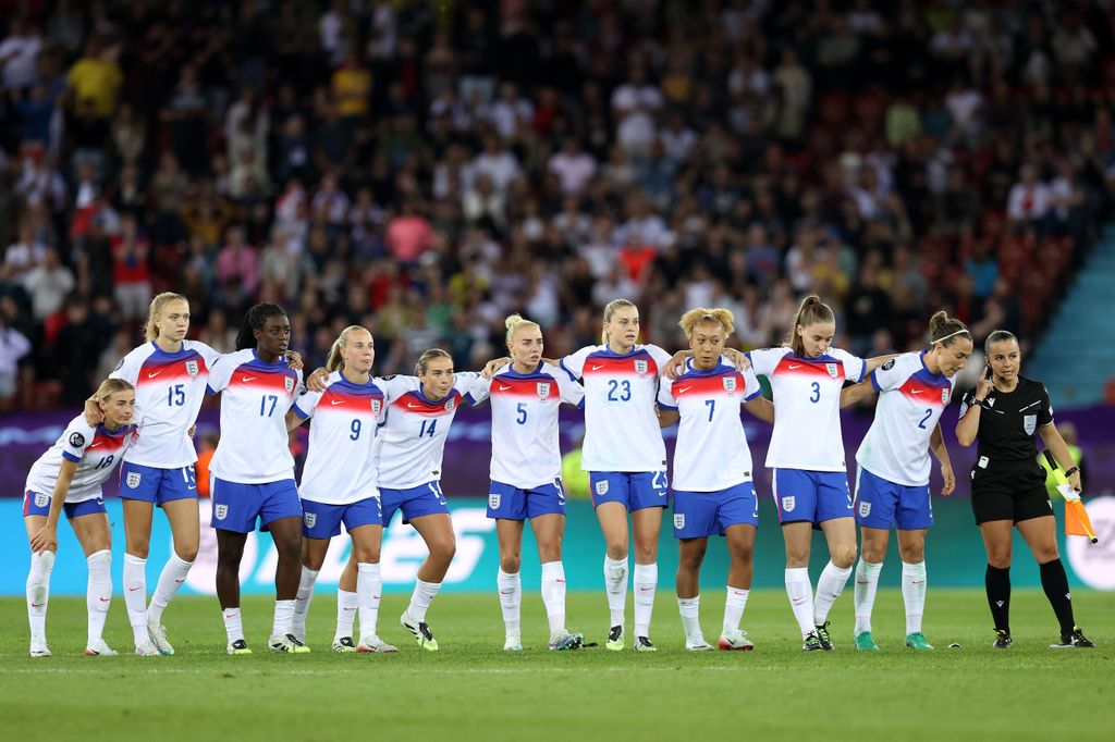 Chloe Kelly, Esme Morgan, Michelle Agyemang, Beth Mead, Grace Clinton, Alex Greenwood, Alessia Russo, Lauren James, Niamh Charles and Lucy Bronze of England watch as Smilla Holmberg of Sweden (not pictured) prepares to take her team's seventh penalty in the penalty shoot out during the UEFA Women's EURO 2025 Quarter-Final match between Sweden and England at Stadion Letzigrund on July 17, 2025 in Zurich, Switzerland.