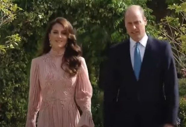 Princess Kate arriving at Crown Prince Hussein and Rajwa Al Saif's royal wedding in Jordan in pink embroidered dress